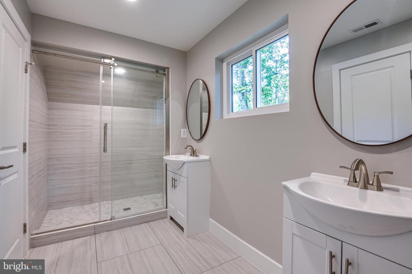 10900 HUNTER STATION RD, VIENNA, Virginia 22181, 4 Bedrooms Bedrooms, ,7 BathroomsBathrooms,Residential,For sale,10900 HUNTER STATION RD,VAFX2272866 MLS # VAFX2272866