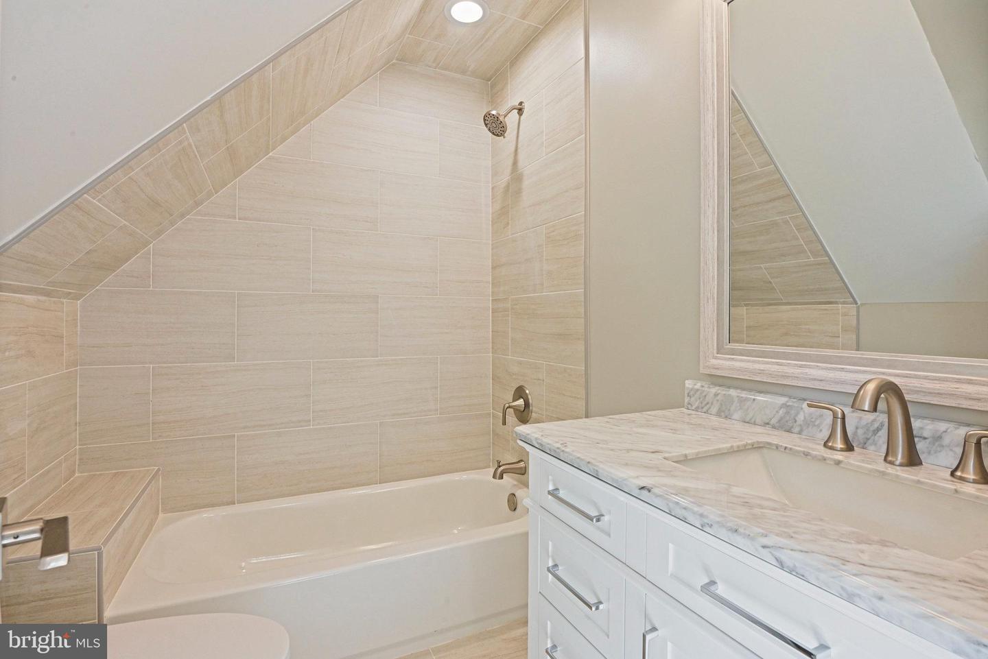 10900 HUNTER STATION RD, VIENNA, Virginia 22181, 4 Bedrooms Bedrooms, ,7 BathroomsBathrooms,Residential,For sale,10900 HUNTER STATION RD,VAFX2272866 MLS # VAFX2272866