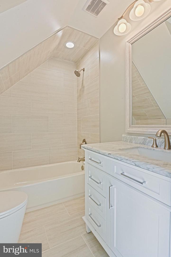 10900 HUNTER STATION RD, VIENNA, Virginia 22181, 4 Bedrooms Bedrooms, ,7 BathroomsBathrooms,Residential,For sale,10900 HUNTER STATION RD,VAFX2272866 MLS # VAFX2272866
