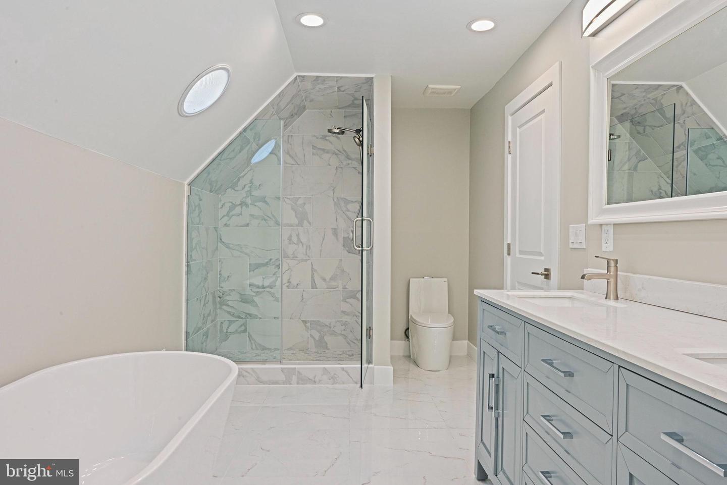 10900 HUNTER STATION RD, VIENNA, Virginia 22181, 4 Bedrooms Bedrooms, ,7 BathroomsBathrooms,Residential,For sale,10900 HUNTER STATION RD,VAFX2272866 MLS # VAFX2272866