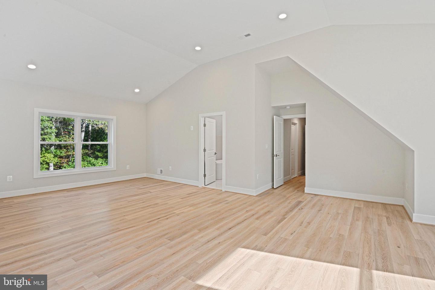 10900 HUNTER STATION RD, VIENNA, Virginia 22181, 4 Bedrooms Bedrooms, ,7 BathroomsBathrooms,Residential,For sale,10900 HUNTER STATION RD,VAFX2272866 MLS # VAFX2272866