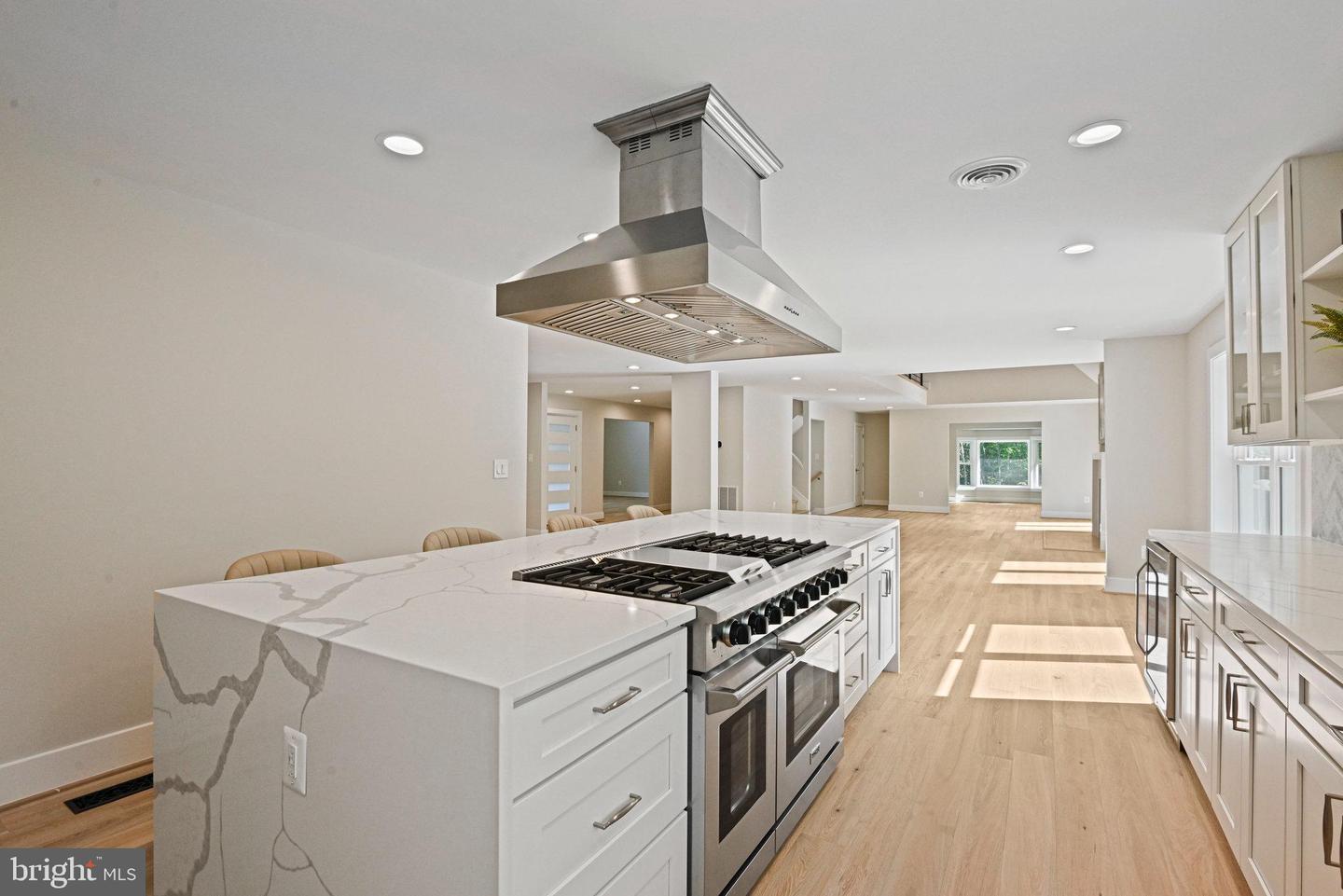 10900 HUNTER STATION RD, VIENNA, Virginia 22181, 4 Bedrooms Bedrooms, ,7 BathroomsBathrooms,Residential,For sale,10900 HUNTER STATION RD,VAFX2272866 MLS # VAFX2272866