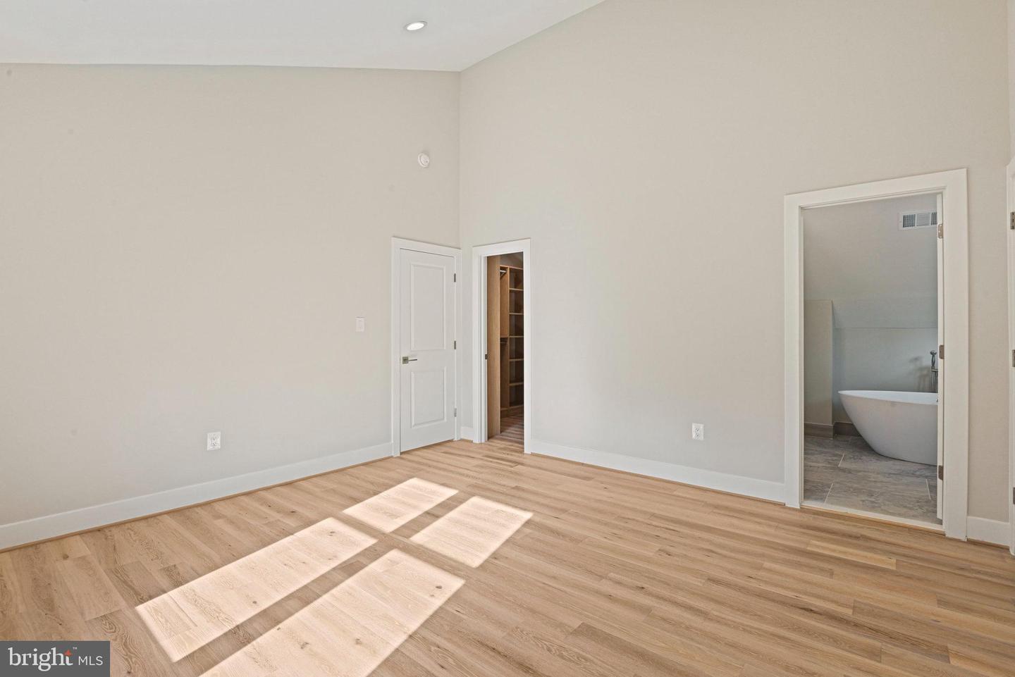 10900 HUNTER STATION RD, VIENNA, Virginia 22181, 4 Bedrooms Bedrooms, ,7 BathroomsBathrooms,Residential,For sale,10900 HUNTER STATION RD,VAFX2272866 MLS # VAFX2272866