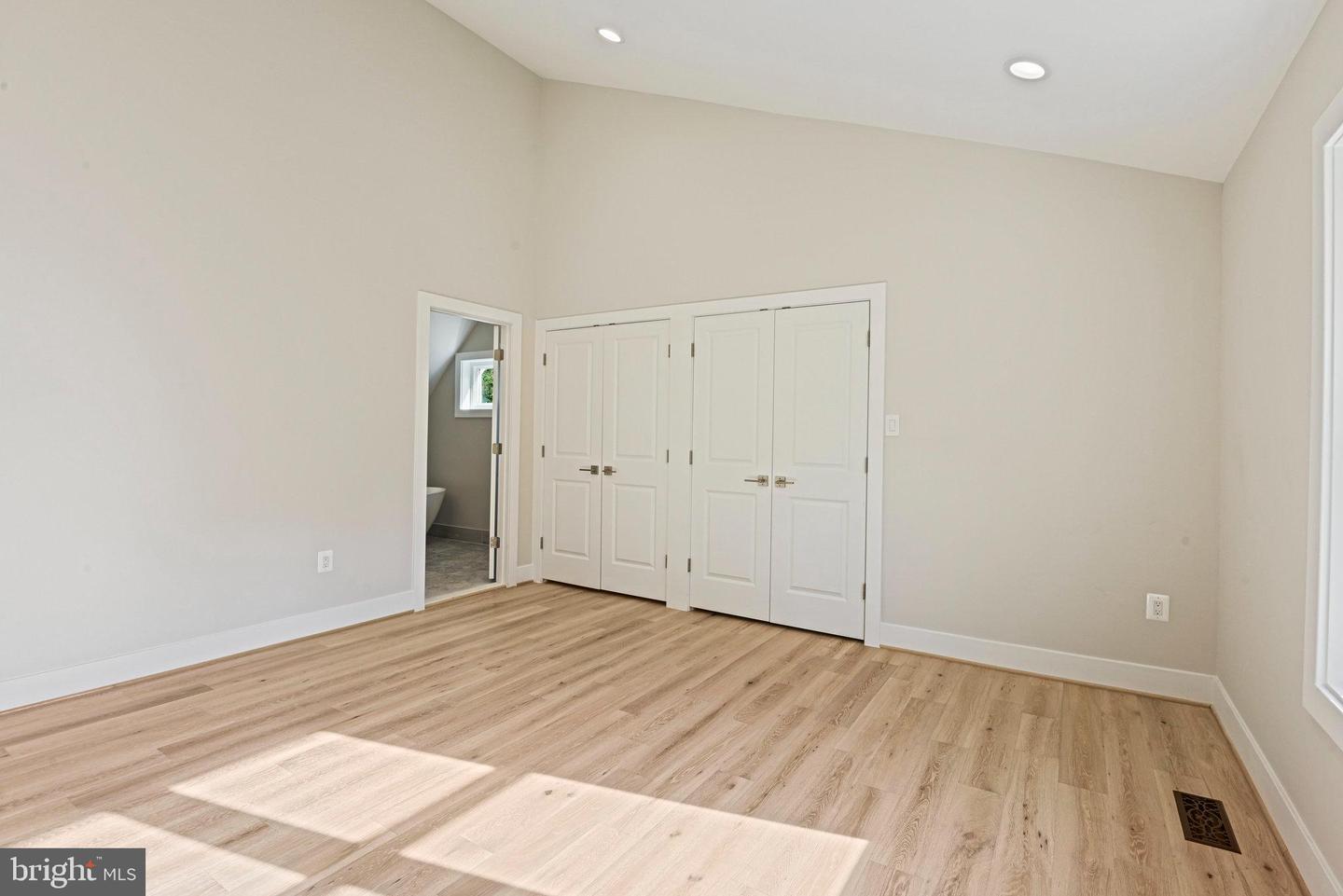 10900 HUNTER STATION RD, VIENNA, Virginia 22181, 4 Bedrooms Bedrooms, ,7 BathroomsBathrooms,Residential,For sale,10900 HUNTER STATION RD,VAFX2272866 MLS # VAFX2272866