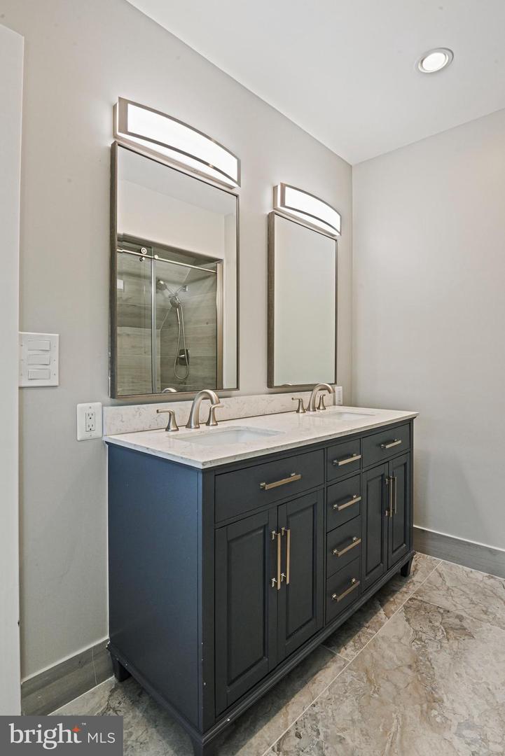 10900 HUNTER STATION RD, VIENNA, Virginia 22181, 4 Bedrooms Bedrooms, ,7 BathroomsBathrooms,Residential,For sale,10900 HUNTER STATION RD,VAFX2272866 MLS # VAFX2272866