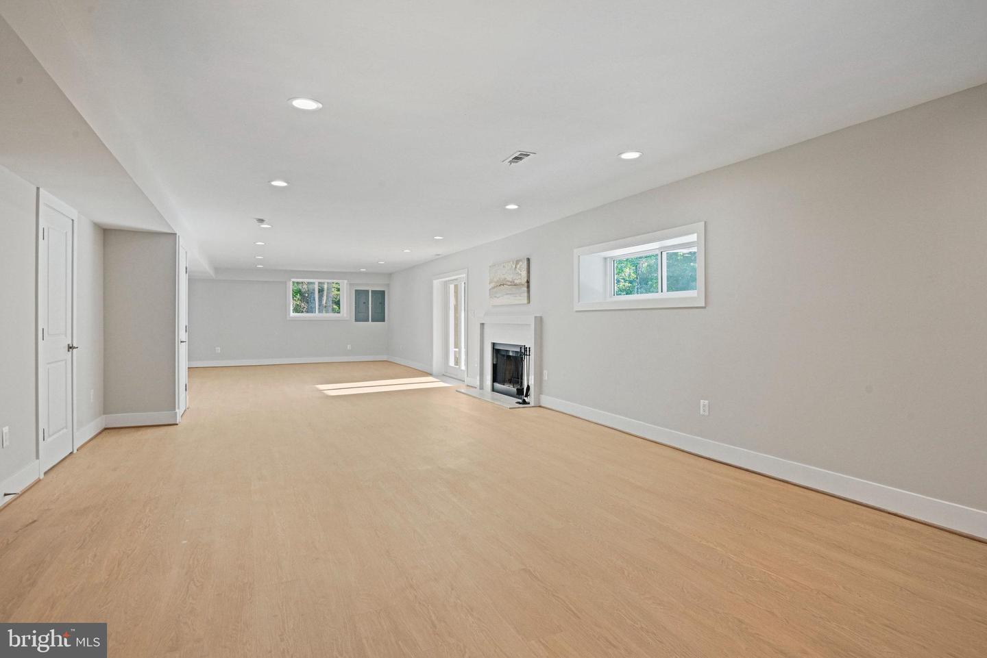 10900 HUNTER STATION RD, VIENNA, Virginia 22181, 4 Bedrooms Bedrooms, ,7 BathroomsBathrooms,Residential,For sale,10900 HUNTER STATION RD,VAFX2272866 MLS # VAFX2272866