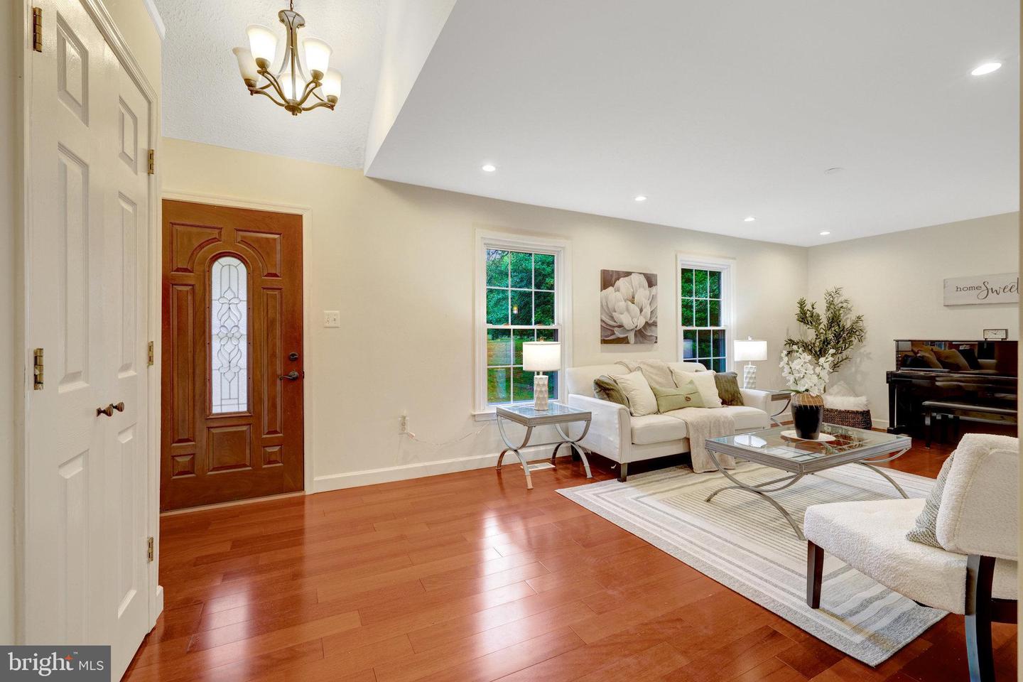 1827 POST OAK TRL, RESTON, Virginia 20191, 5 Bedrooms Bedrooms, ,3 BathroomsBathrooms,Residential,For sale,1827 POST OAK TRL,VAFX2272944 MLS # VAFX2272944
