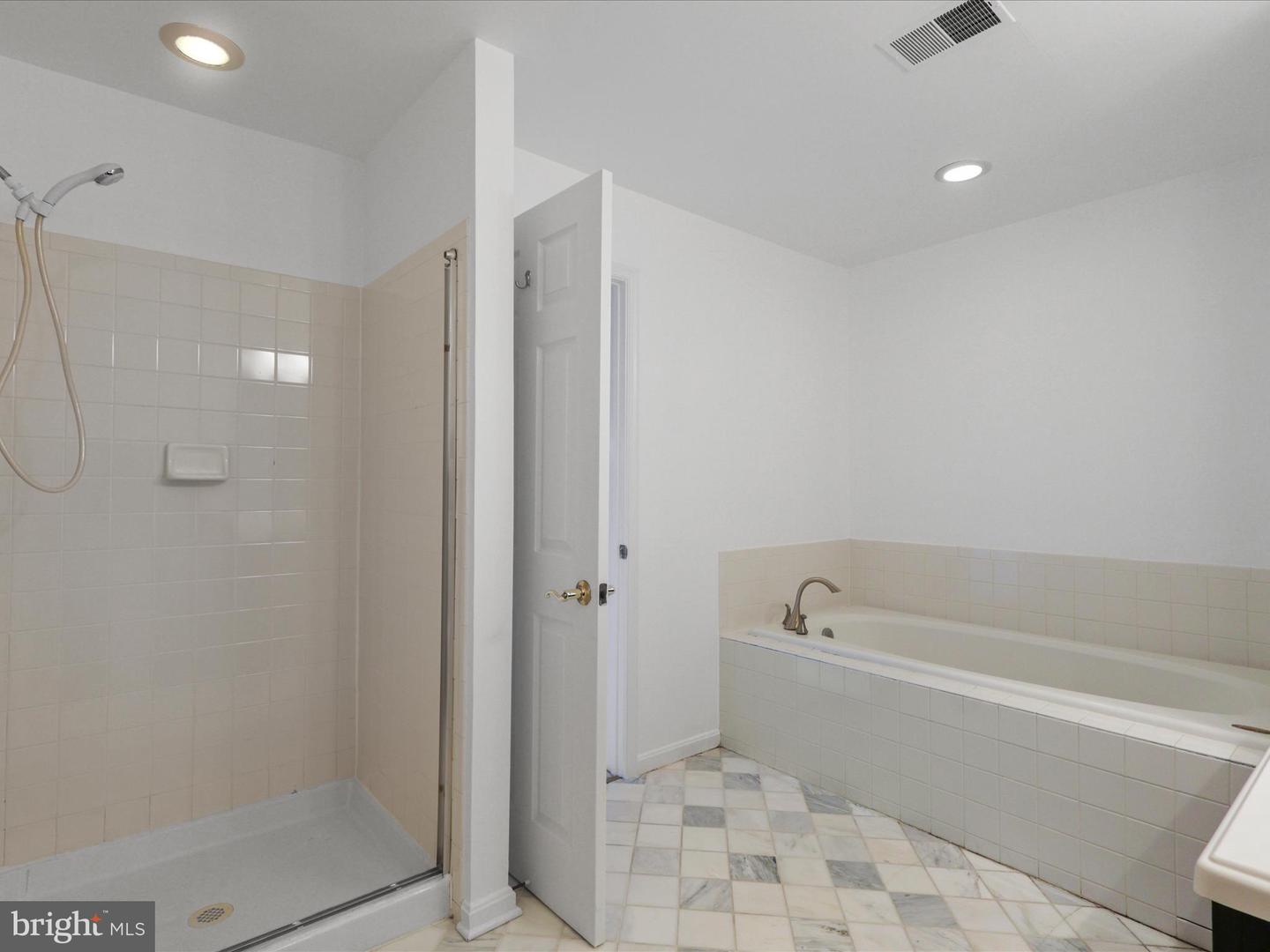 18788 TRIDENT SQ, LEESBURG, Virginia 20176, 3 Bedrooms Bedrooms, ,2 BathroomsBathrooms,Residential,For sale,18788 TRIDENT SQ,VALO2108510 MLS # VALO2108510