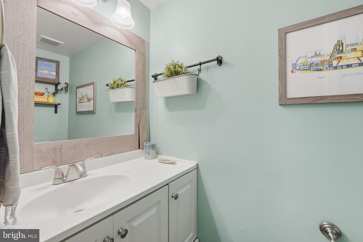 5809 WOOD POPPY CT, BURKE, Virginia 22015, 3 Bedrooms Bedrooms, ,2 BathroomsBathrooms,Residential,For sale,5809 WOOD POPPY CT,VAFX2273454 MLS # VAFX2273454