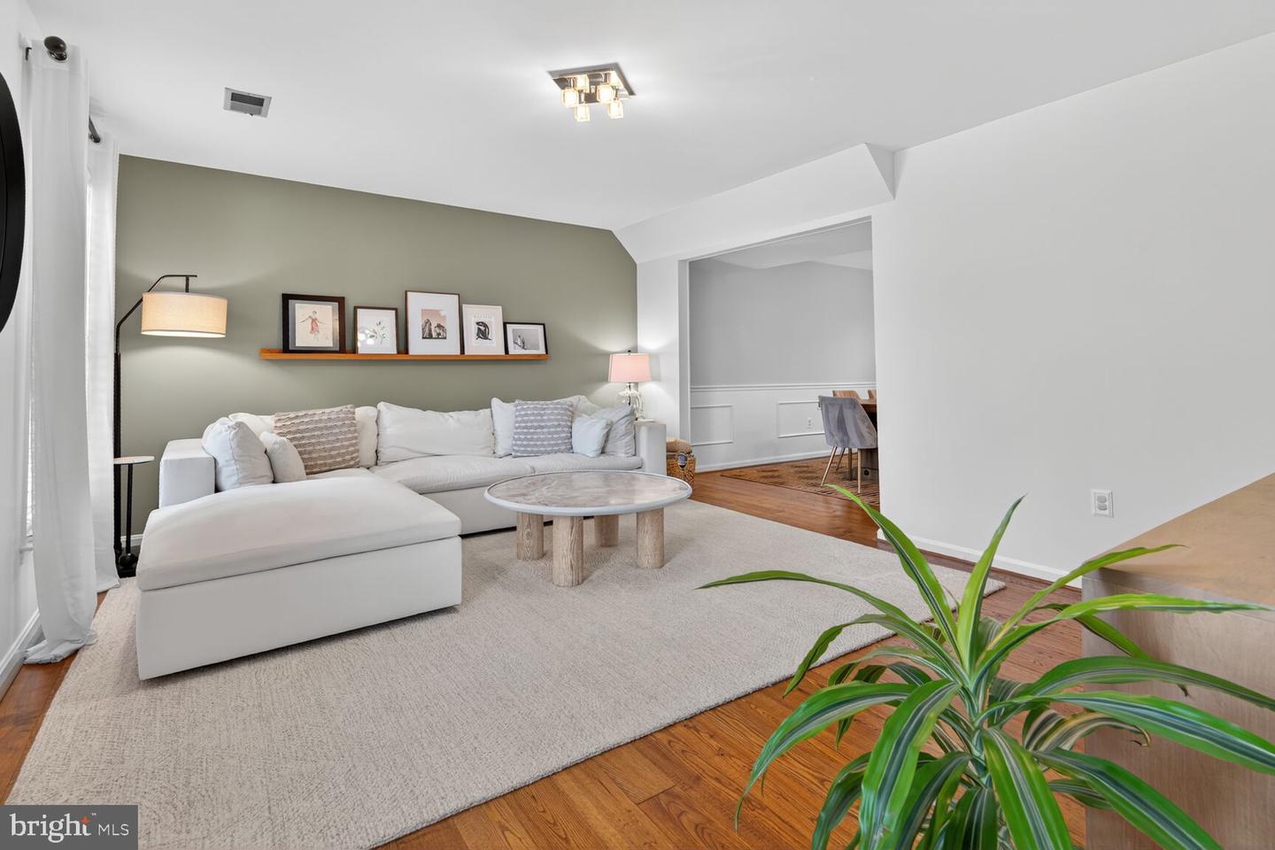 2607 WASHINGTON BLVD, ARLINGTON, Virginia 22201, 3 Bedrooms Bedrooms, ,2 BathroomsBathrooms,Residential,For sale,2607 WASHINGTON BLVD,VAAR2064764 MLS # VAAR2064764