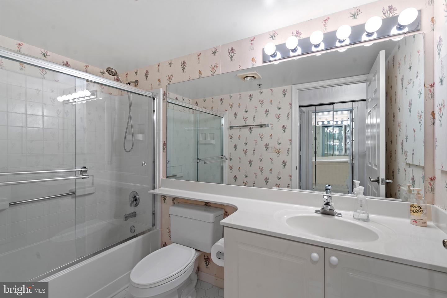 19385 CYPRESS RIDGE TER #914, LEESBURG, Virginia 20176, 2 Bedrooms Bedrooms, ,2 BathroomsBathrooms,Residential,For sale,19385 CYPRESS RIDGE TER #914,VALO2108840 MLS # VALO2108840