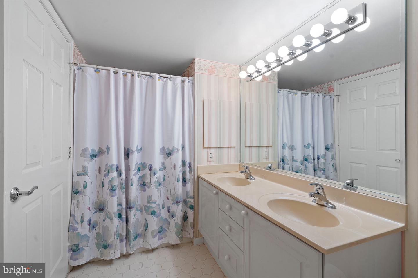 19385 CYPRESS RIDGE TER #914, LEESBURG, Virginia 20176, 2 Bedrooms Bedrooms, ,2 BathroomsBathrooms,Residential,For sale,19385 CYPRESS RIDGE TER #914,VALO2108840 MLS # VALO2108840