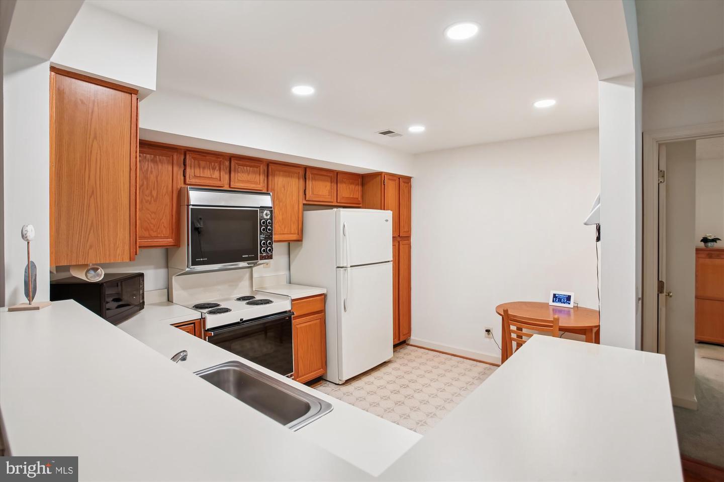 3800 RIDGE KNOLL CT #2, FAIRFAX, Virginia 22033, 2 Bedrooms Bedrooms, ,2 BathroomsBathrooms,Residential,For sale,3800 RIDGE KNOLL CT #2,VAFX2274370 MLS # VAFX2274370