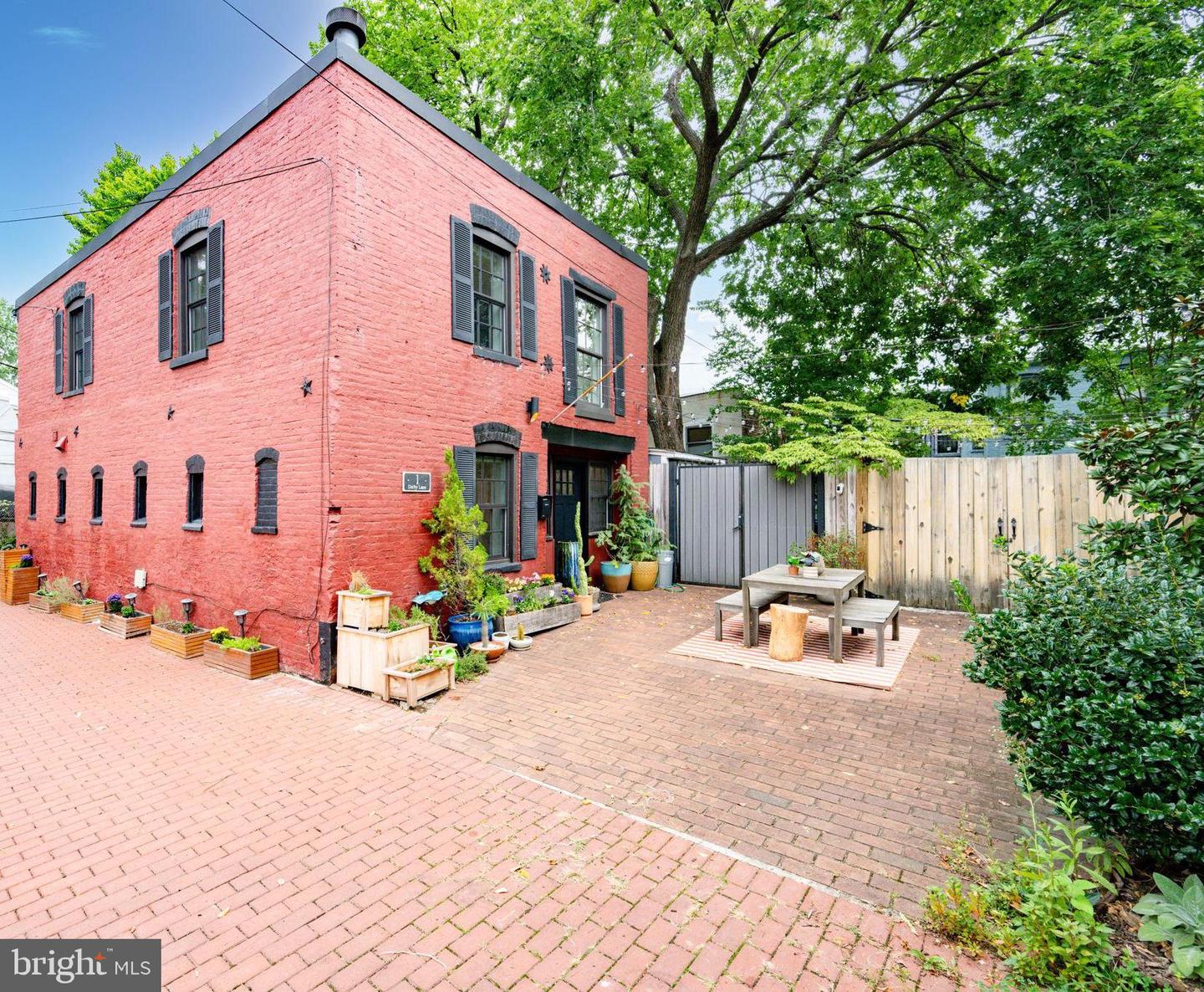 1 DERBY LN SE, WASHINGTON, District Of Columbia 20003, 2 Bedrooms Bedrooms, ,2 BathroomsBathrooms,Residential,For sale,1 DERBY LN SE,DCDC2227144 MLS # DCDC2227144