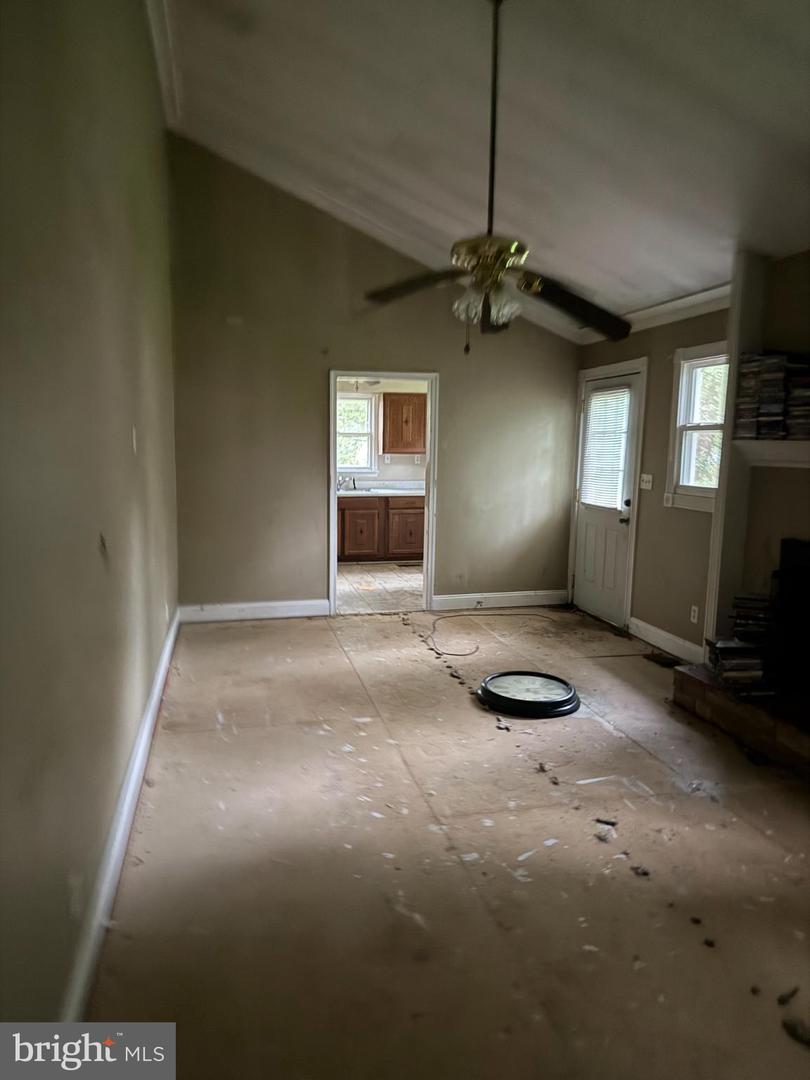 192 E BANBURY RD, TAPPAHANNOCK, Virginia 22560, 3 Bedrooms Bedrooms, 5 Rooms Rooms,1 BathroomBathrooms,Residential,For sale,192 E BANBURY RD,VAES2002064 MLS # VAES2002064
