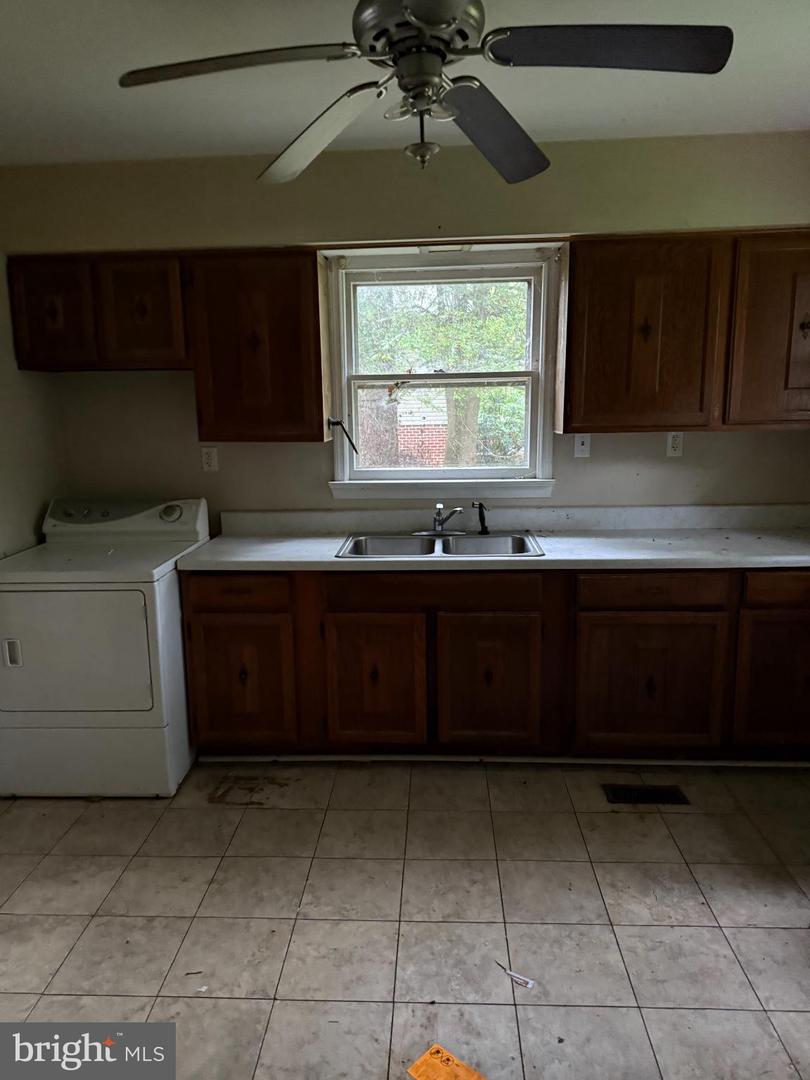 192 E BANBURY RD, TAPPAHANNOCK, Virginia 22560, 3 Bedrooms Bedrooms, 5 Rooms Rooms,1 BathroomBathrooms,Residential,For sale,192 E BANBURY RD,VAES2002064 MLS # VAES2002064