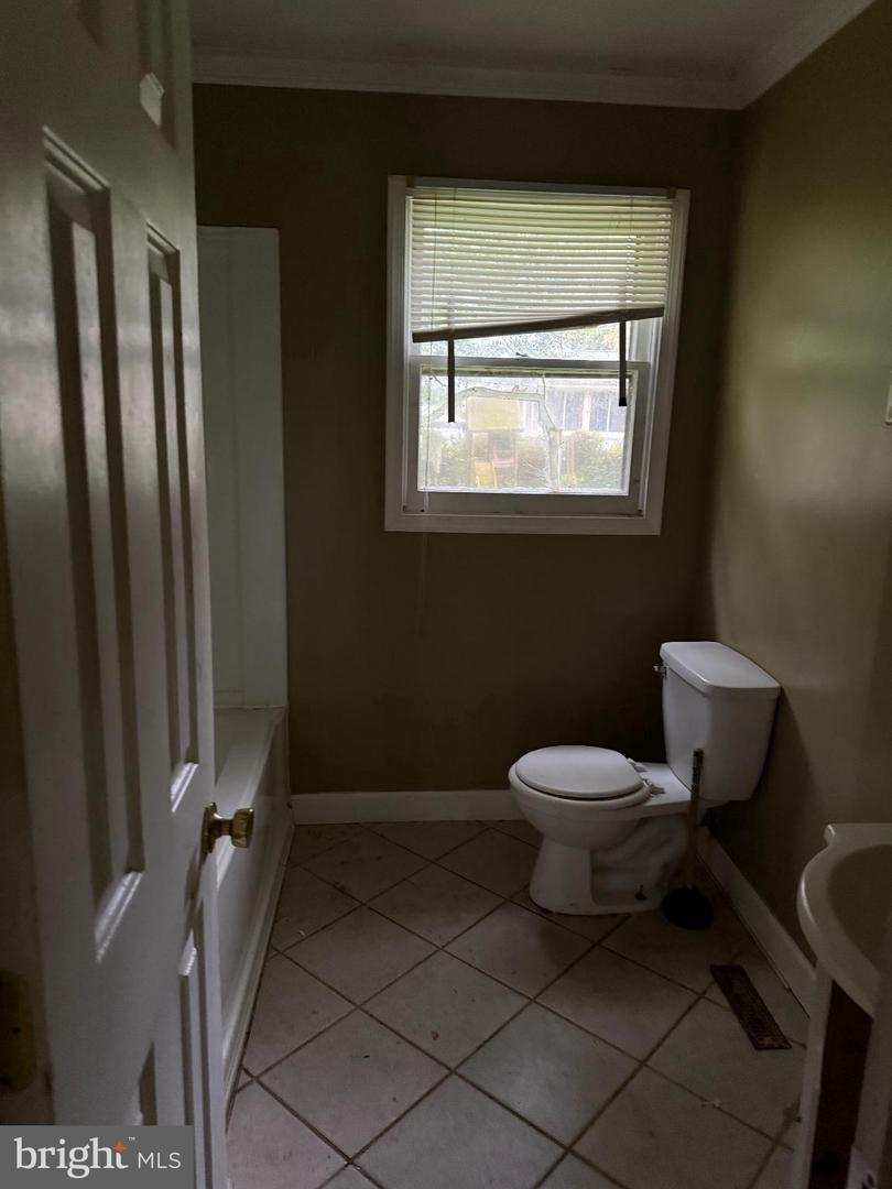 192 E BANBURY RD, TAPPAHANNOCK, Virginia 22560, 3 Bedrooms Bedrooms, 5 Rooms Rooms,1 BathroomBathrooms,Residential,For sale,192 E BANBURY RD,VAES2002064 MLS # VAES2002064