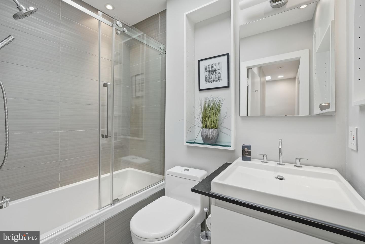 1725 34TH ST NW, WASHINGTON, District Of Columbia 20007, 3 Bedrooms Bedrooms, ,3 BathroomsBathrooms,Residential,For sale,1725 34TH ST NW,DCDC2227196 MLS # DCDC2227196