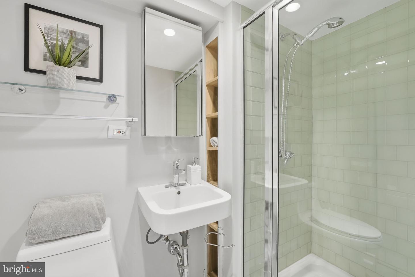 1725 34TH ST NW, WASHINGTON, District Of Columbia 20007, 3 Bedrooms Bedrooms, ,3 BathroomsBathrooms,Residential,For sale,1725 34TH ST NW,DCDC2227196 MLS # DCDC2227196