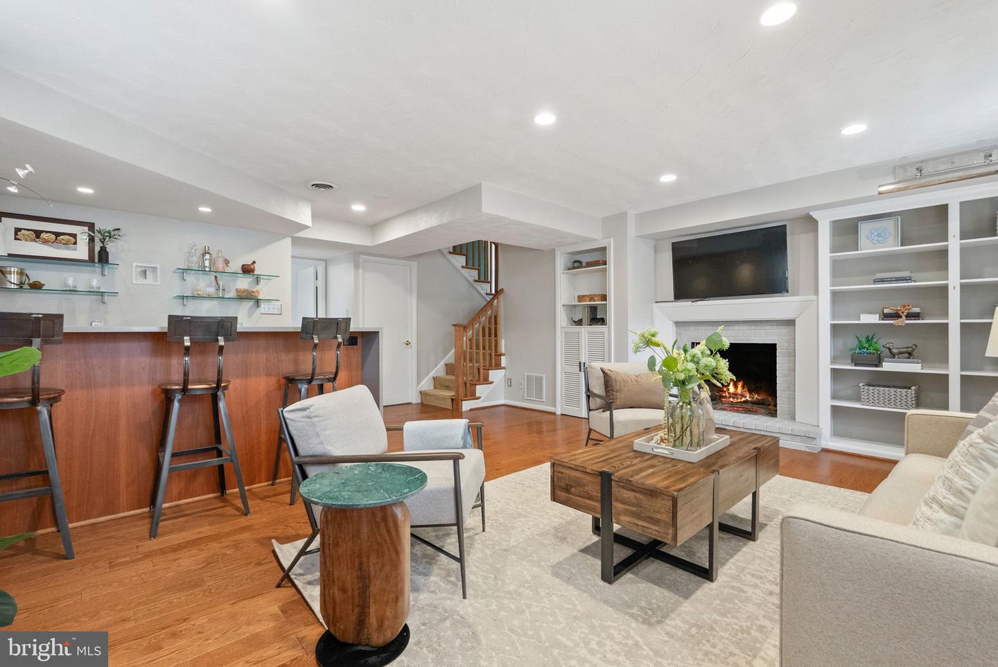 917 CRESTWOOD DR, ALEXANDRIA, Virginia 22302, 4 Bedrooms Bedrooms, ,3 BathroomsBathrooms,Residential,For sale,917 CRESTWOOD DR,VAAX2050860 MLS # VAAX2050860