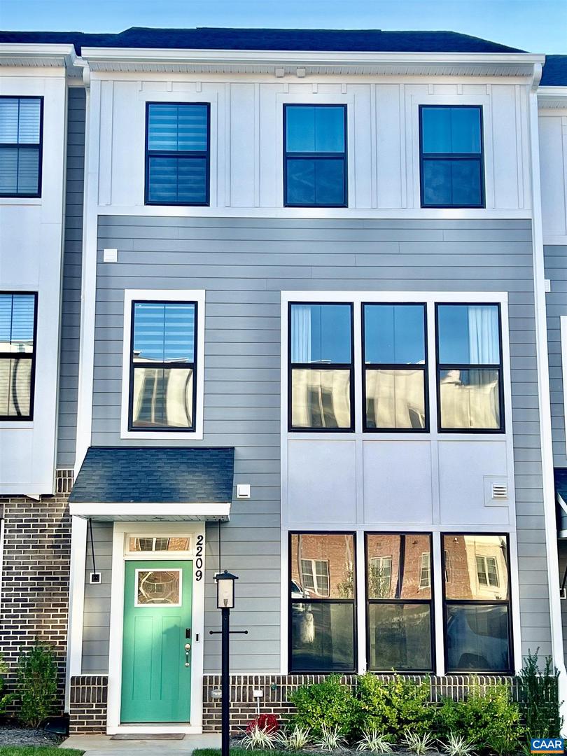 2209 SWALLOWTAIL LN, CHARLOTTESVILLE, Virginia 22902, 4 Bedrooms Bedrooms, ,3 BathroomsBathrooms,Residential,For sale,2209 SWALLOWTAIL LN,670046 MLS # 670046