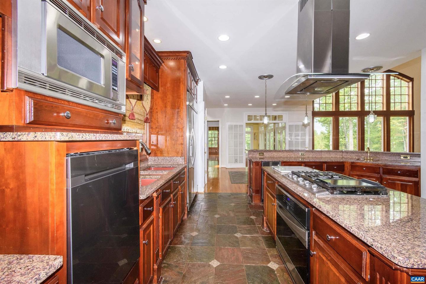 2576 S JAMES RIVER RD, WINGINA, Virginia 24599, 5 Bedrooms Bedrooms, ,4 BathroomsBathrooms,Residential,For sale,2576 S JAMES RIVER RD,670055 MLS # 670055