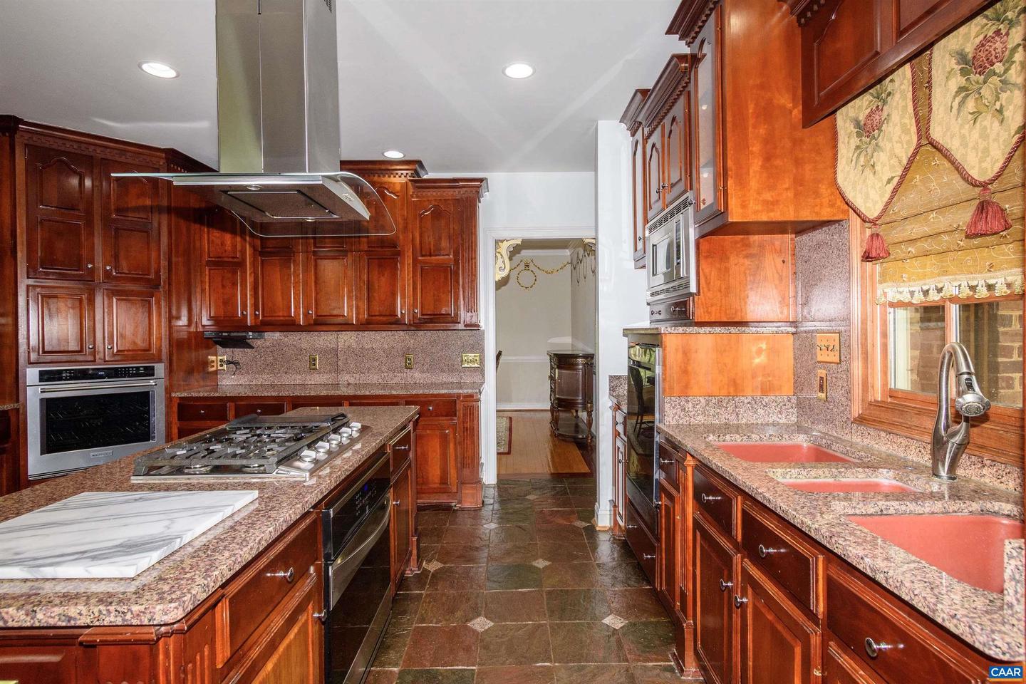 2576 S JAMES RIVER RD, WINGINA, Virginia 24599, 5 Bedrooms Bedrooms, ,4 BathroomsBathrooms,Residential,For sale,2576 S JAMES RIVER RD,670055 MLS # 670055