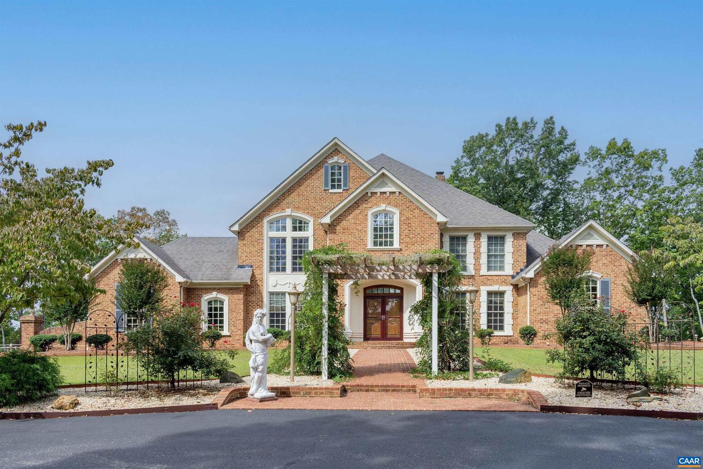 2576 S JAMES RIVER RD, WINGINA, Virginia 24599, 5 Bedrooms Bedrooms, ,4 BathroomsBathrooms,Residential,For sale,2576 S JAMES RIVER RD,670055 MLS # 670055