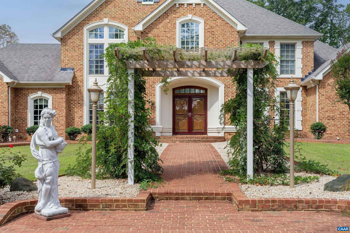2576 S JAMES RIVER RD, WINGINA, Virginia 24599, 5 Bedrooms Bedrooms, ,4 BathroomsBathrooms,Residential,For sale,2576 S JAMES RIVER RD,670055 MLS # 670055