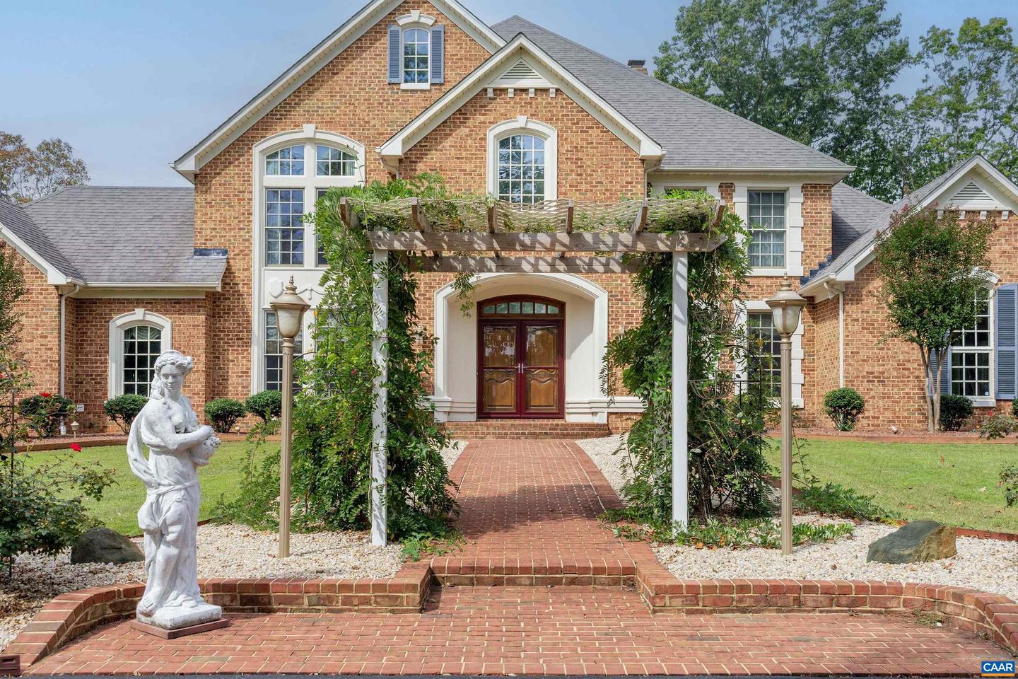 2576 S JAMES RIVER RD, WINGINA, Virginia 24599, 5 Bedrooms Bedrooms, ,4 BathroomsBathrooms,Residential,For sale,2576 S JAMES RIVER RD,670055 MLS # 670055