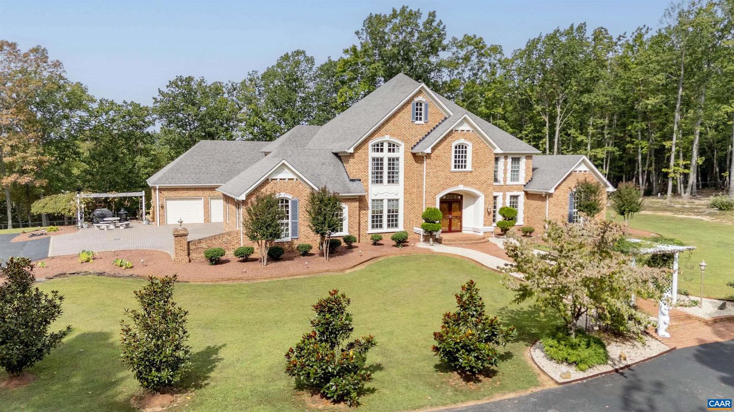 2576 S JAMES RIVER RD, WINGINA, Virginia 24599, 5 Bedrooms Bedrooms, ,4 BathroomsBathrooms,Residential,For sale,2576 S JAMES RIVER RD,670055 MLS # 670055