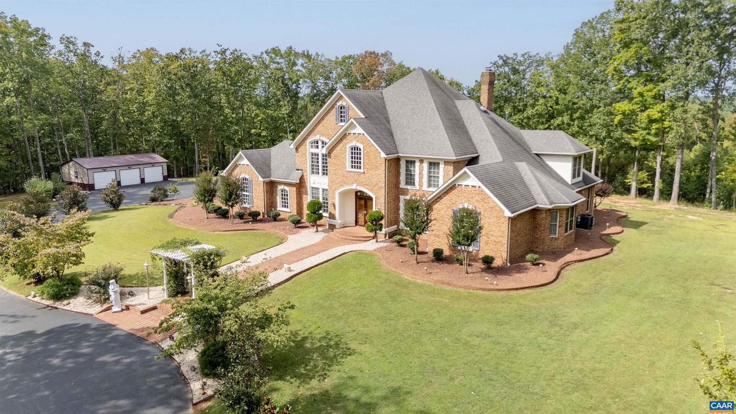 2576 S JAMES RIVER RD, WINGINA, Virginia 24599, 5 Bedrooms Bedrooms, ,4 BathroomsBathrooms,Residential,For sale,2576 S JAMES RIVER RD,670055 MLS # 670055