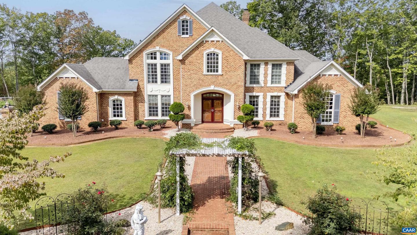 2576 S JAMES RIVER RD, WINGINA, Virginia 24599, 5 Bedrooms Bedrooms, ,4 BathroomsBathrooms,Residential,For sale,2576 S JAMES RIVER RD,670055 MLS # 670055
