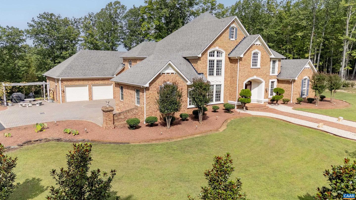 2576 S JAMES RIVER RD, WINGINA, Virginia 24599, 5 Bedrooms Bedrooms, ,4 BathroomsBathrooms,Residential,For sale,2576 S JAMES RIVER RD,670055 MLS # 670055
