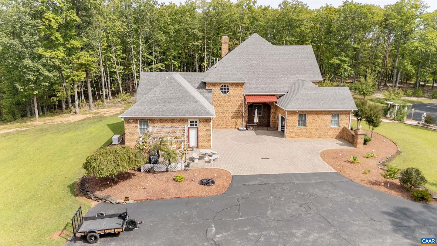 2576 S JAMES RIVER RD, WINGINA, Virginia 24599, 5 Bedrooms Bedrooms, ,4 BathroomsBathrooms,Residential,For sale,2576 S JAMES RIVER RD,670055 MLS # 670055