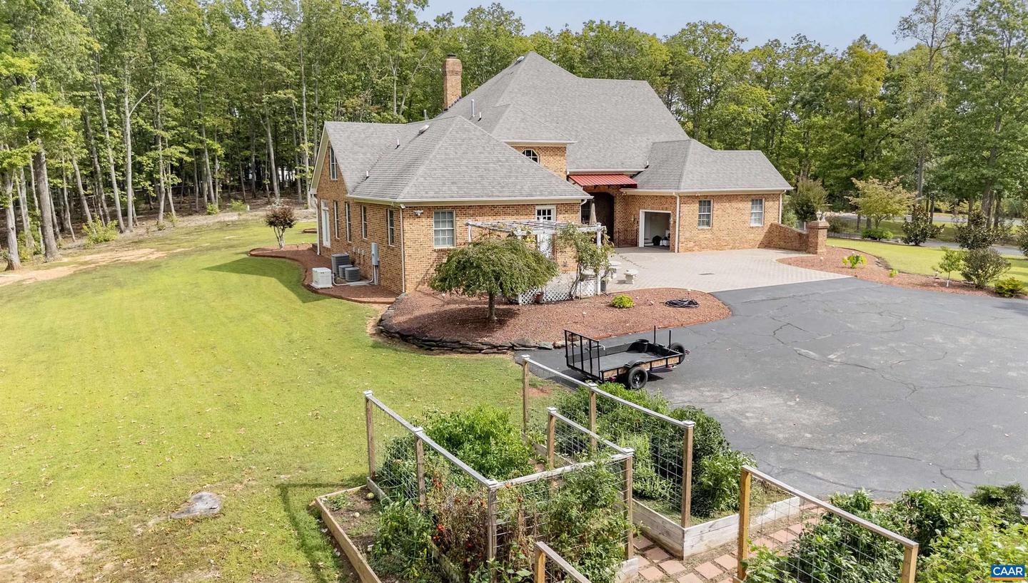 2576 S JAMES RIVER RD, WINGINA, Virginia 24599, 5 Bedrooms Bedrooms, ,4 BathroomsBathrooms,Residential,For sale,2576 S JAMES RIVER RD,670055 MLS # 670055
