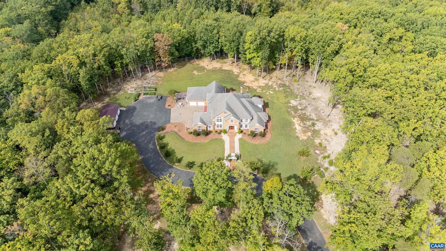 2576 S JAMES RIVER RD, WINGINA, Virginia 24599, 5 Bedrooms Bedrooms, ,4 BathroomsBathrooms,Residential,For sale,2576 S JAMES RIVER RD,670055 MLS # 670055