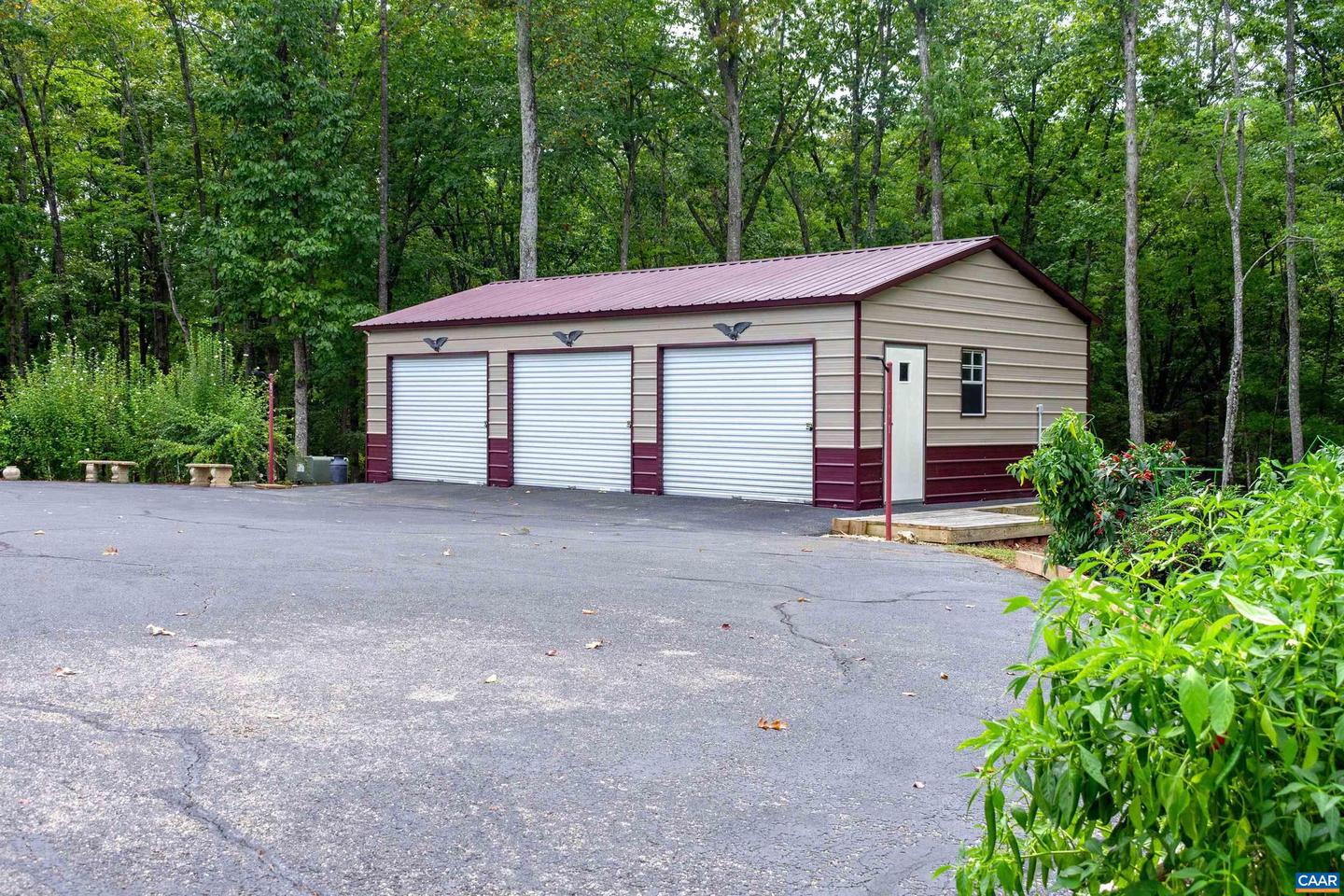 2576 S JAMES RIVER RD, WINGINA, Virginia 24599, 5 Bedrooms Bedrooms, ,4 BathroomsBathrooms,Residential,For sale,2576 S JAMES RIVER RD,670055 MLS # 670055