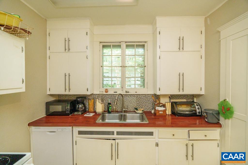 2405 JEFFERSON PARK AVE, CHARLOTTESVILLE, Virginia 22903, ,Residential,2405 JEFFERSON PARK AVE,670059 MLS # 670059