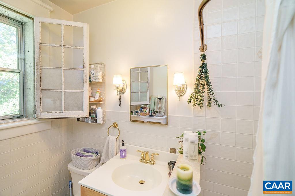 2405 JEFFERSON PARK AVE, CHARLOTTESVILLE, Virginia 22903, ,Residential,2405 JEFFERSON PARK AVE,670059 MLS # 670059