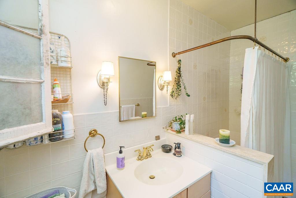 2405 JEFFERSON PARK AVE, CHARLOTTESVILLE, Virginia 22903, ,Residential,2405 JEFFERSON PARK AVE,670059 MLS # 670059