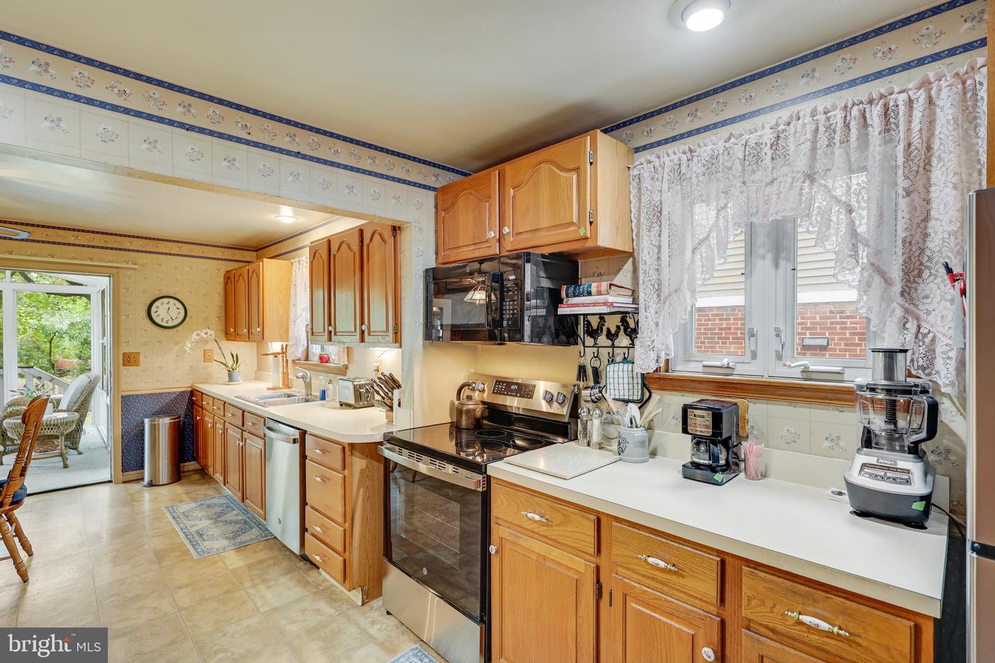 2805 WOODLAWN AVE, FALLS CHURCH, Virginia 22042, 5 Bedrooms Bedrooms, ,2 BathroomsBathrooms,Residential,For sale,2805 WOODLAWN AVE,VAFX2228486 MLS # VAFX2228486