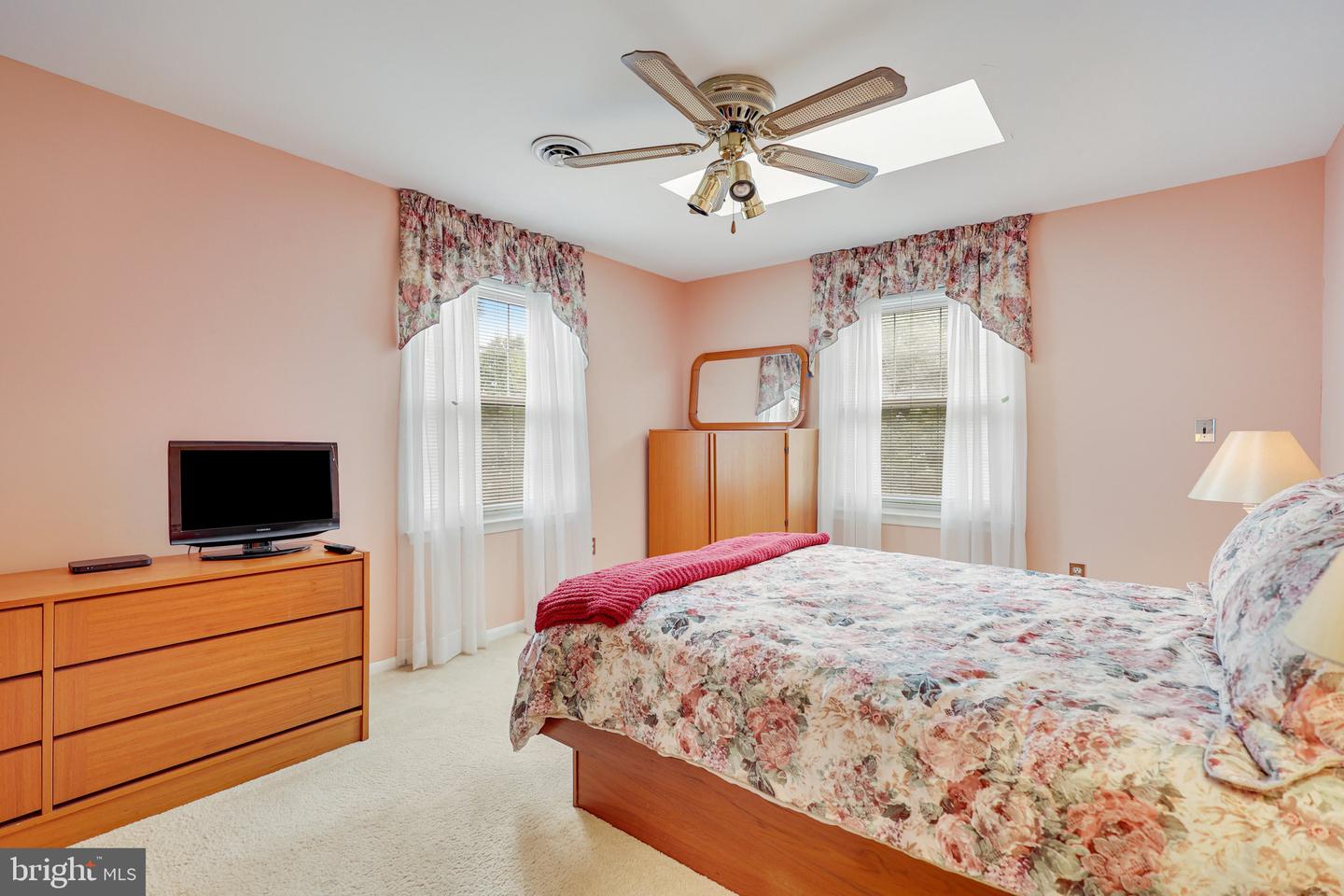 2805 WOODLAWN AVE, FALLS CHURCH, Virginia 22042, 5 Bedrooms Bedrooms, ,2 BathroomsBathrooms,Residential,For sale,2805 WOODLAWN AVE,VAFX2228486 MLS # VAFX2228486