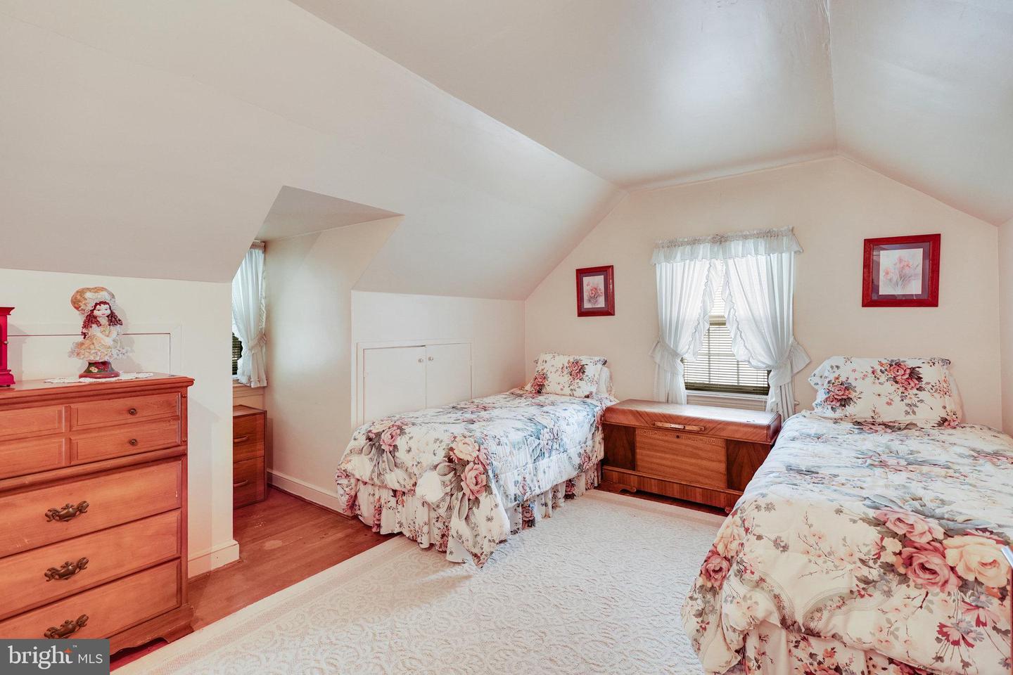 2805 WOODLAWN AVE, FALLS CHURCH, Virginia 22042, 5 Bedrooms Bedrooms, ,2 BathroomsBathrooms,Residential,For sale,2805 WOODLAWN AVE,VAFX2228486 MLS # VAFX2228486