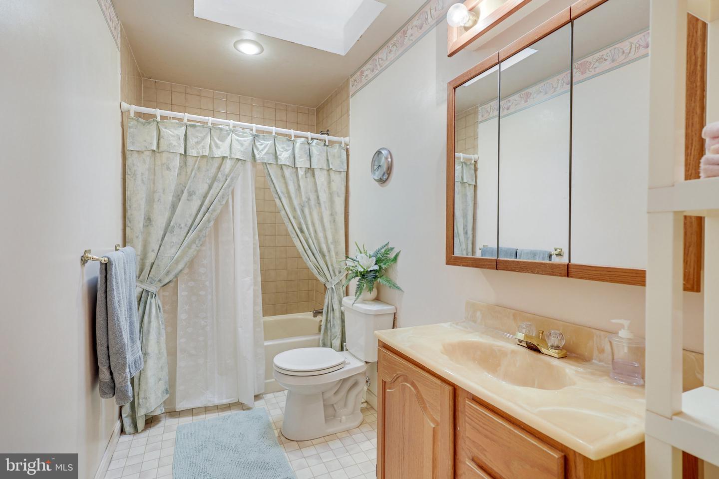 2805 WOODLAWN AVE, FALLS CHURCH, Virginia 22042, 5 Bedrooms Bedrooms, ,2 BathroomsBathrooms,Residential,For sale,2805 WOODLAWN AVE,VAFX2228486 MLS # VAFX2228486