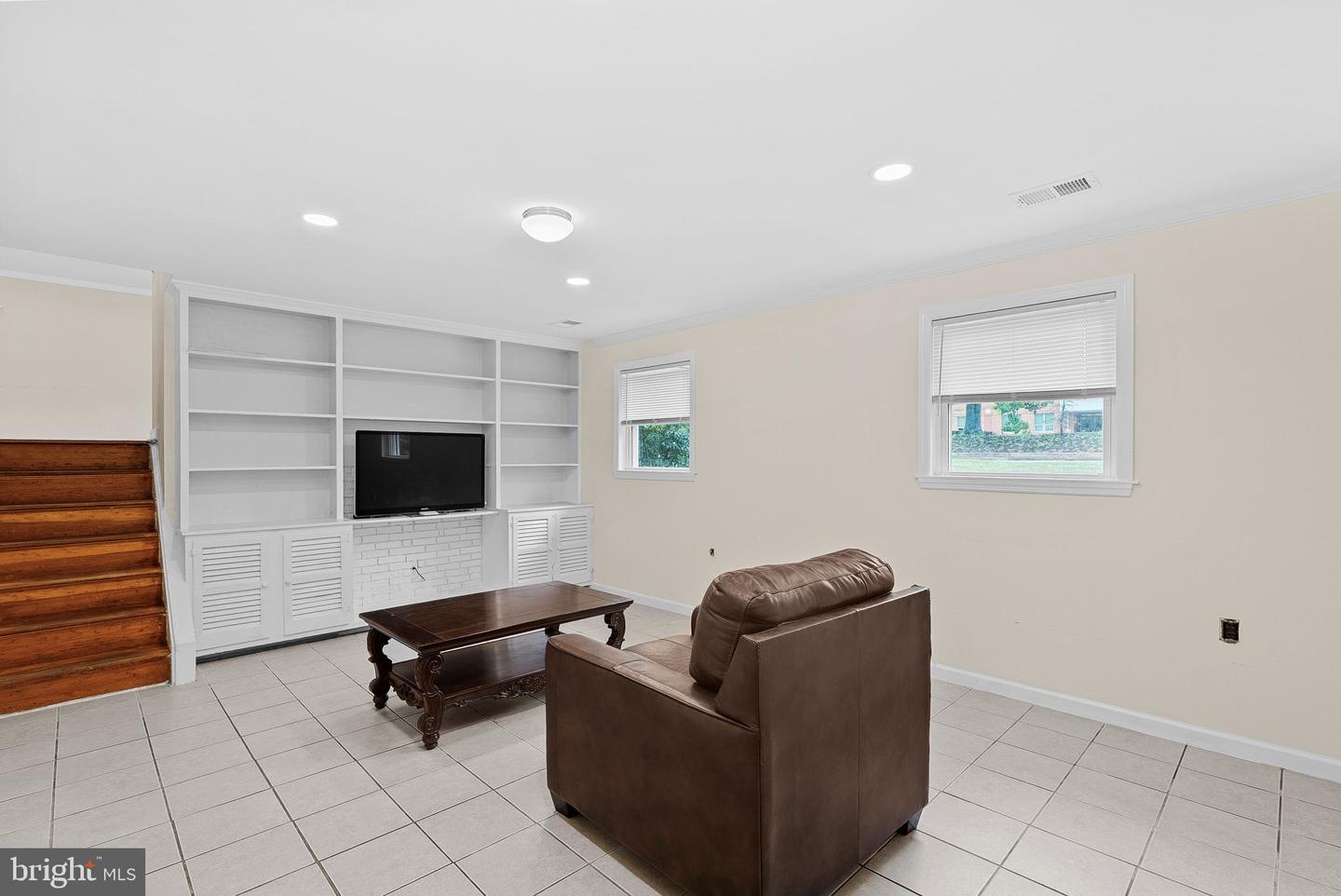 6313 BARDU AVE, SPRINGFIELD, Virginia 22152, 3 Bedrooms Bedrooms, ,2 BathroomsBathrooms,Residential,For sale,6313 BARDU AVE,VAFX2263842 MLS # VAFX2263842