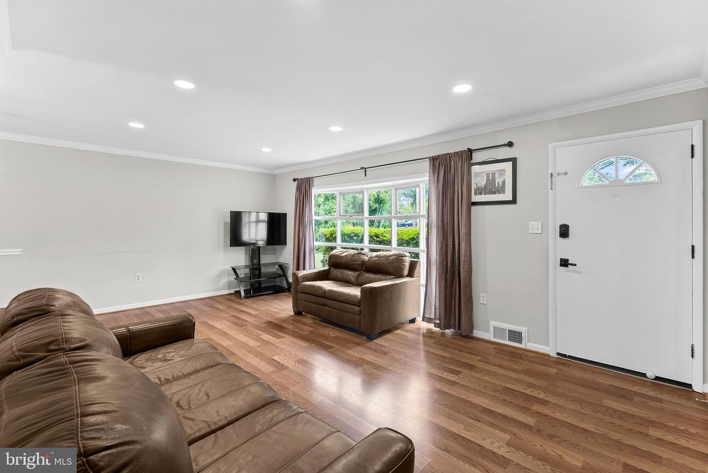 6313 BARDU AVE, SPRINGFIELD, Virginia 22152, 3 Bedrooms Bedrooms, ,2 BathroomsBathrooms,Residential,For sale,6313 BARDU AVE,VAFX2263842 MLS # VAFX2263842