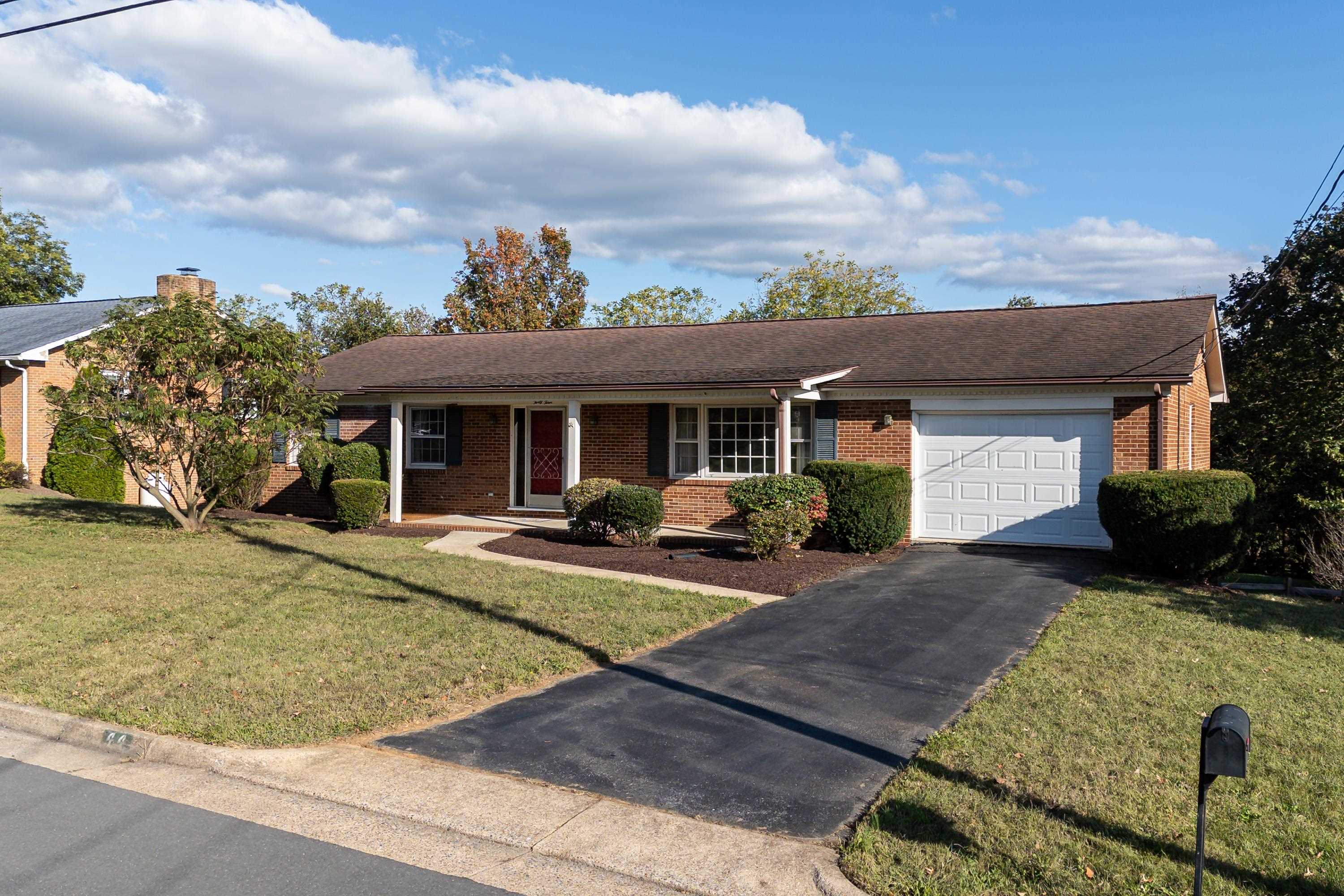 44 EMERY ST, HARRISONBURG, Virginia 22801, 5 Bedrooms Bedrooms, ,3 BathroomsBathrooms,Residential,44 EMERY ST,670057 MLS # 670057