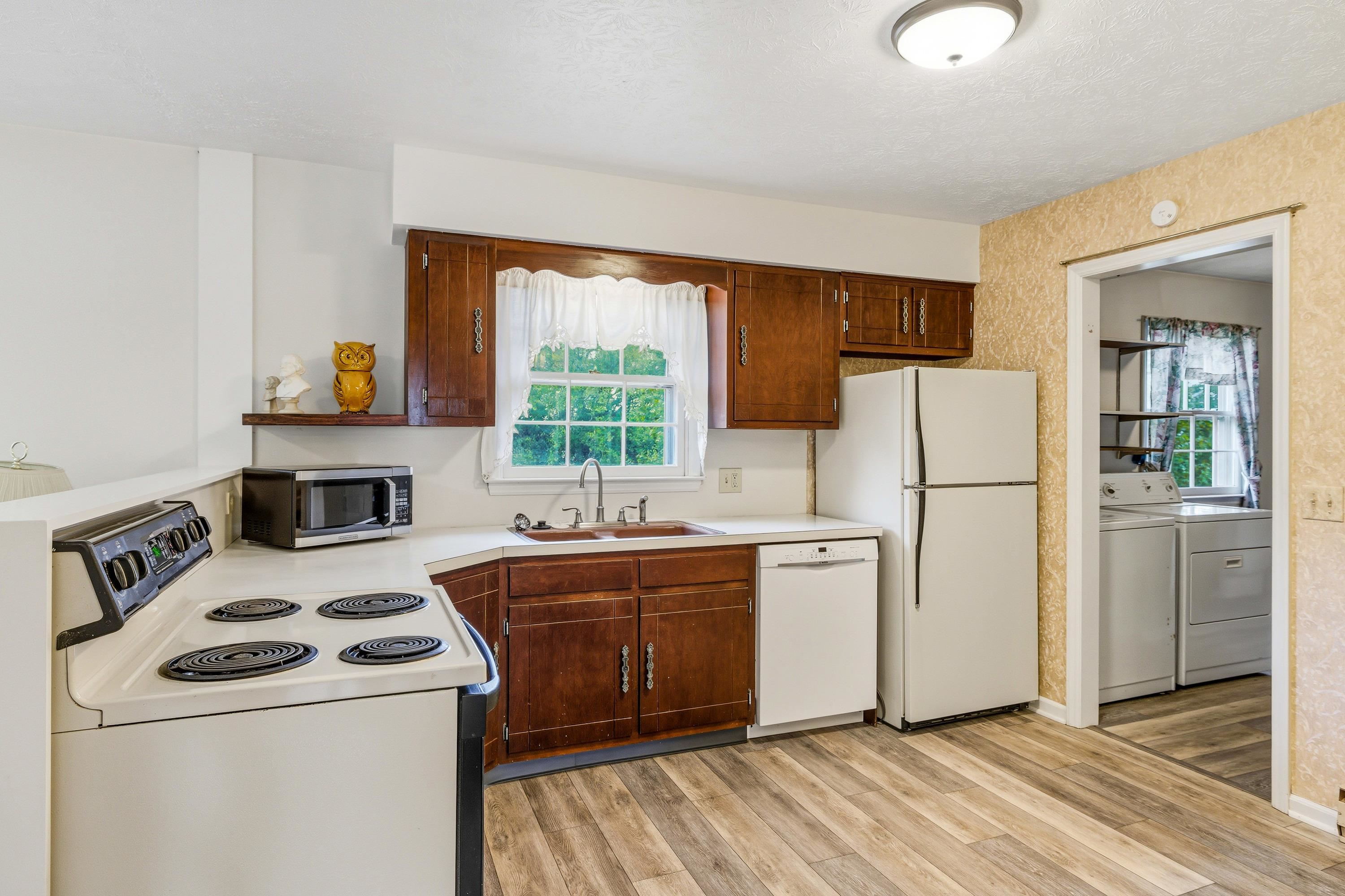44 EMERY ST, HARRISONBURG, Virginia 22801, 5 Bedrooms Bedrooms, ,3 BathroomsBathrooms,Residential,44 EMERY ST,670057 MLS # 670057