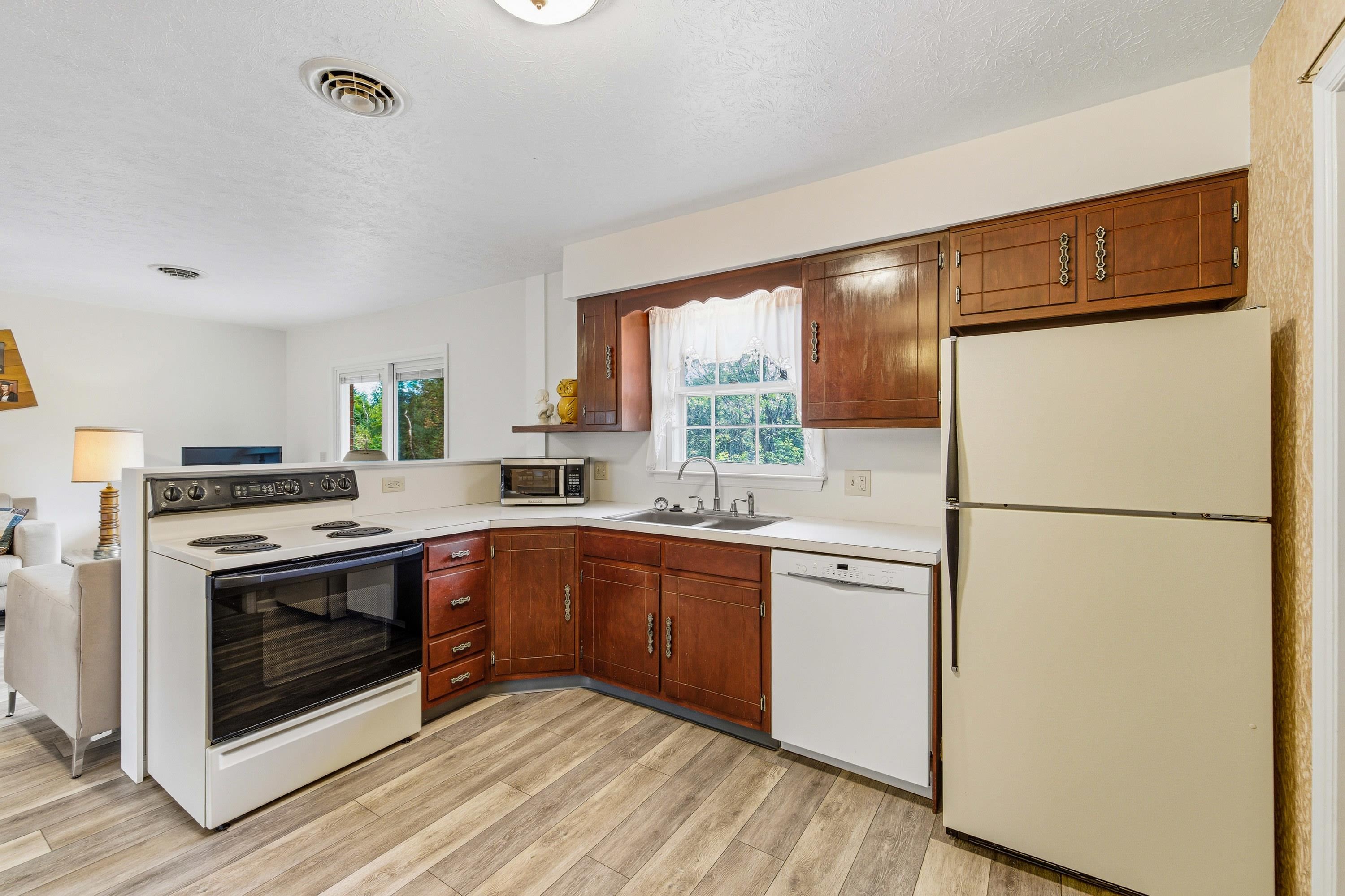 44 EMERY ST, HARRISONBURG, Virginia 22801, 5 Bedrooms Bedrooms, ,3 BathroomsBathrooms,Residential,44 EMERY ST,670057 MLS # 670057